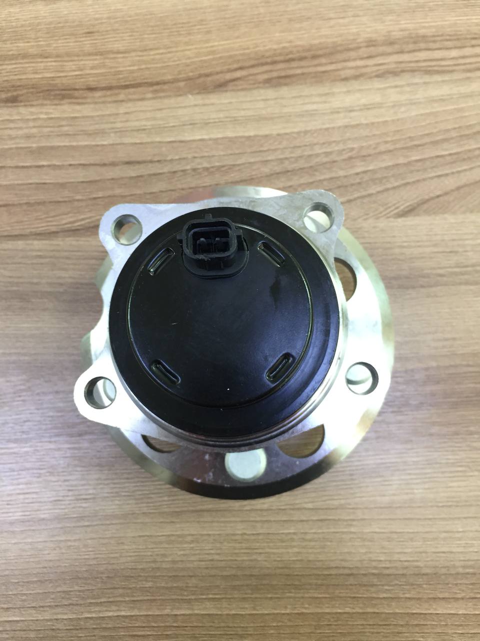 Ступица задняя (подшипник со ступицей) c ABS 4X2 (2-ой сорт)