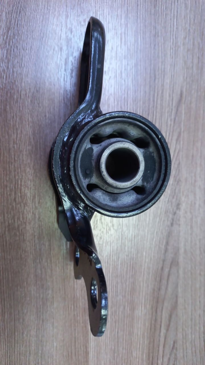 Сайлентблок задний (левый) рычага подвески передней Chery для CHERY CROSS EASTAR (B14) OEM B112909110
