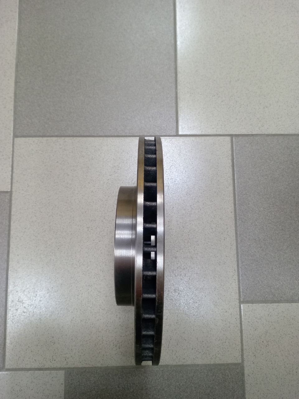 Диск тормозной передний (281 мм) Geely для GEELY Emgrand EC7 (Gen1) (FE-1, FE-2) OEM 1064001281 — фото 2
