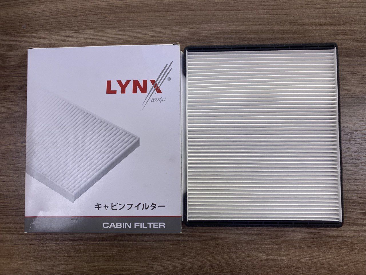Фильтр салона (242 * 200 * 20)