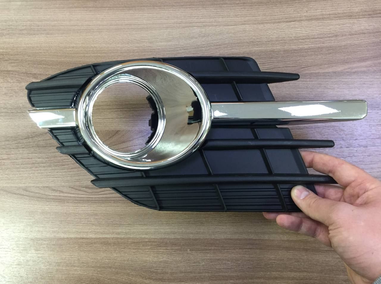Окантовка ПТФ (хром) (левая) Geely для GEELY Emgrand X7 NEW (Gen1) (Рестайлинг №1) OEM 1018024635