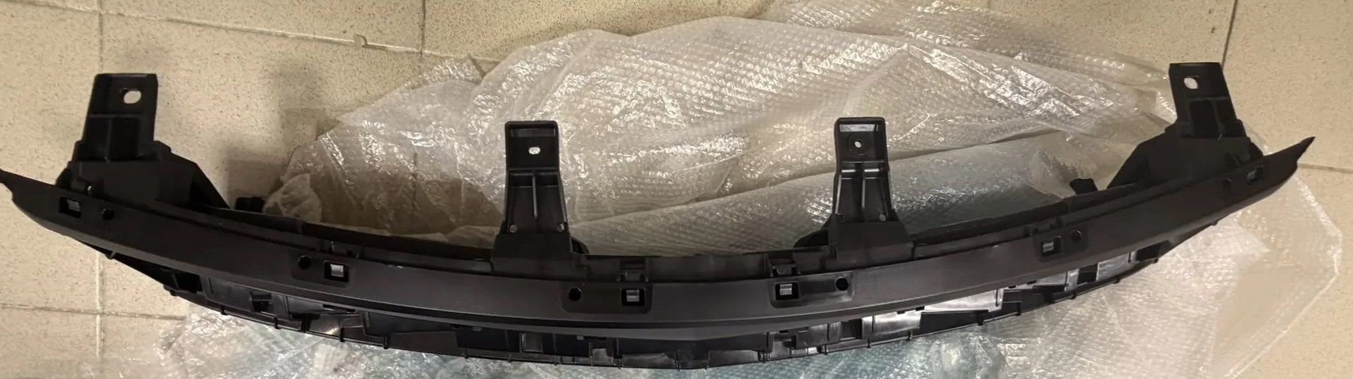 Решетка радиатора Geely (Original) для GEELY Tugella (Gen1) OEM 6013028500 — фото 2