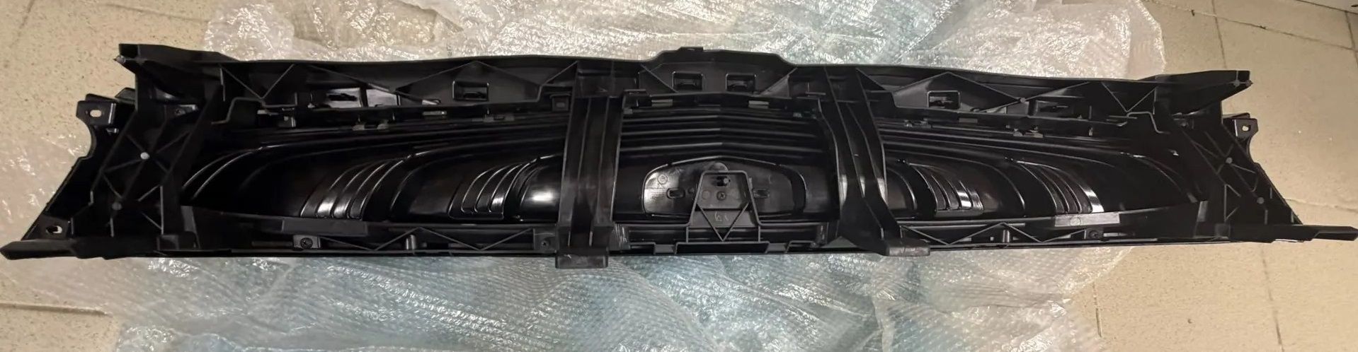 Решетка радиатора Geely (Original) для GEELY Tugella (Gen1) OEM 6013028500 — фото 3