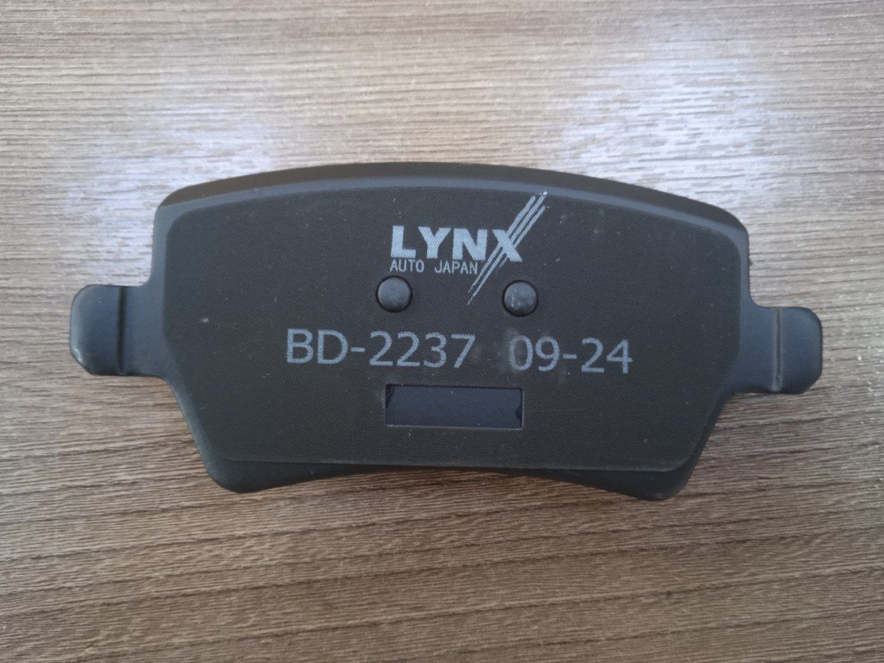 Колодки тормозные задние (с отверстиями) LYNX для EXEED TXL (Gen1 Рестайлинг №2) OEM M31T6GN3502080 — фото 2