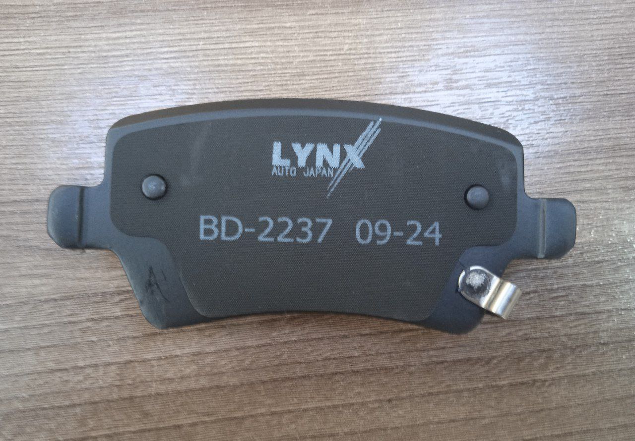 Колодки тормозные задние (с отверстиями) LYNX для EXEED TXL (Gen1 Рестайлинг №2) OEM M31T6GN3502080 — фото 4